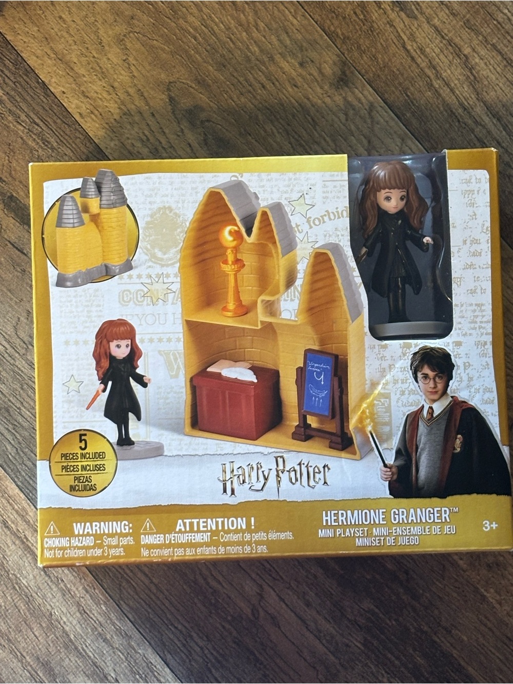 Warner Bros. Hermione Granger Figure Playset - Black/Red/Yellow